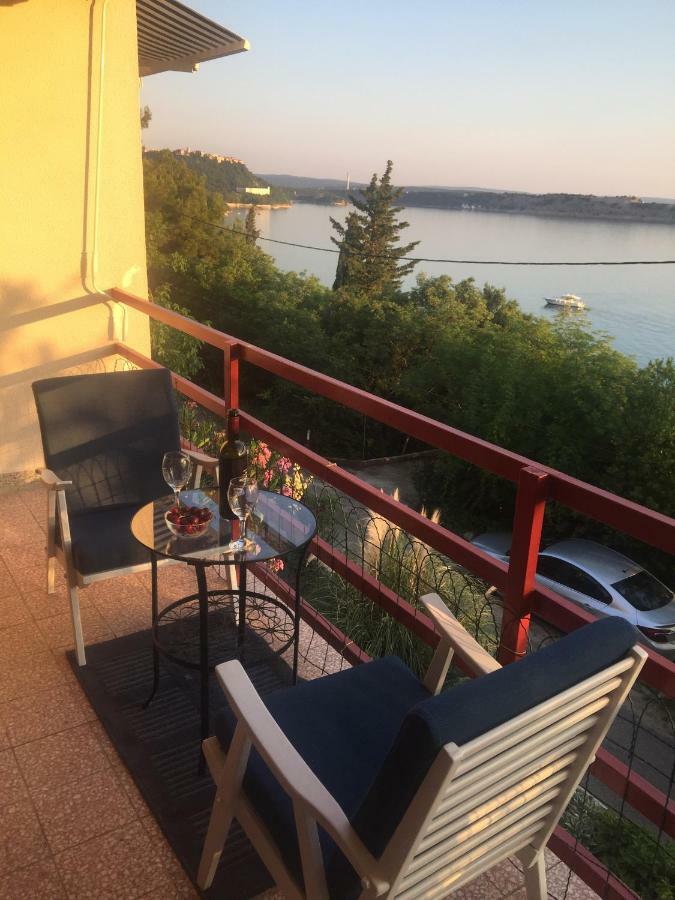 Apartman Cvenkica Omisalj Exterior photo